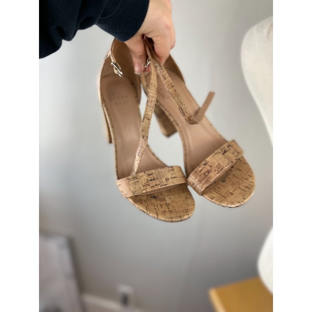 Women's A new day Heels Sz 9  Corkscrew Pattern 3.5 inc heal Strap Open Toe